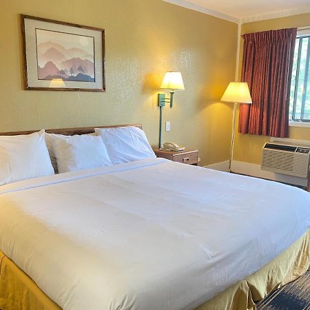 Smokies Inn - New Linens & Ultrafast Wifi - Friendliest Hospitality Guaranteed! Kodak Luaran gambar