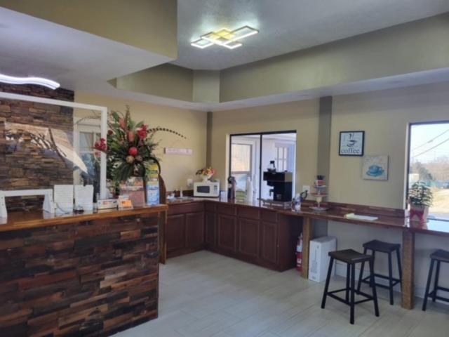 Smokies Inn - New Linens & Ultrafast Wifi - Friendliest Hospitality Guaranteed! Kodak Luaran gambar